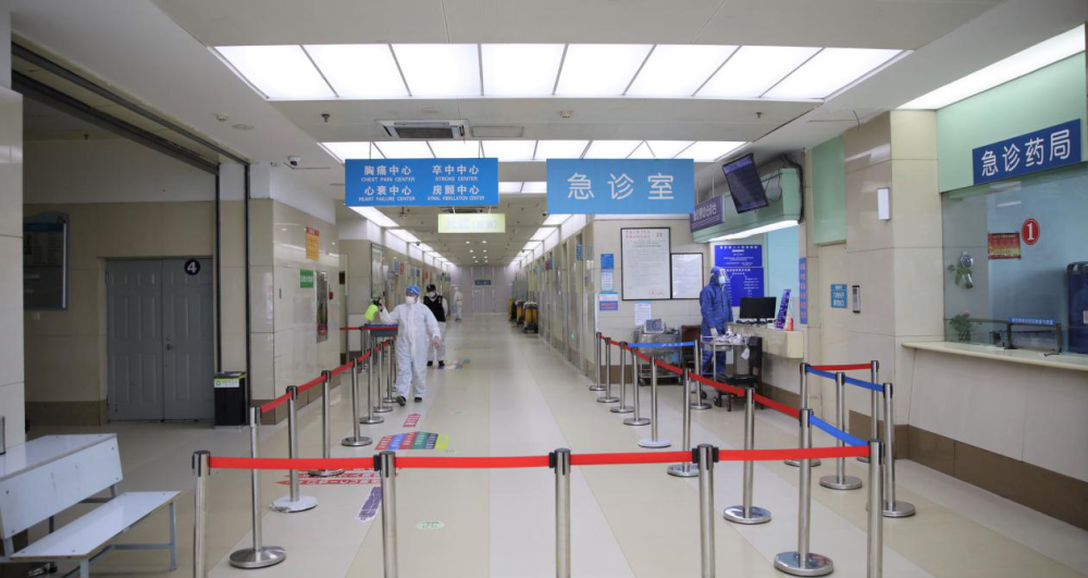 入院严格四清一查 设立急诊缓冲病房需要住院治疗的患者,入院前必须