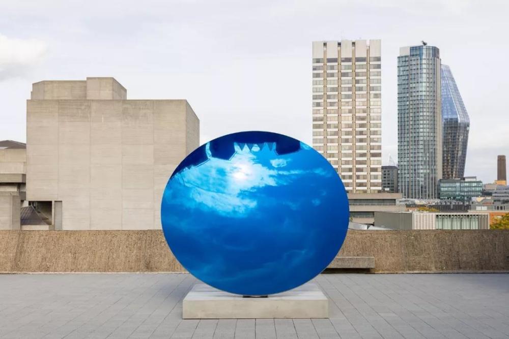 偏爱红色的国际盛誉艺术家anish kapoor