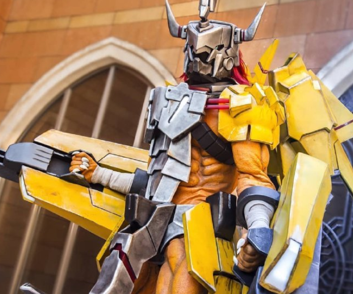 十分罕见的战斗暴龙兽cos,走起来的一瞬间就勾起了我的童年回忆