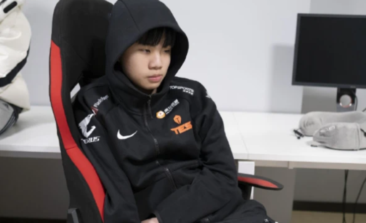 tes阿水光芒太闪耀滔博微博介绍莫欺少年穷