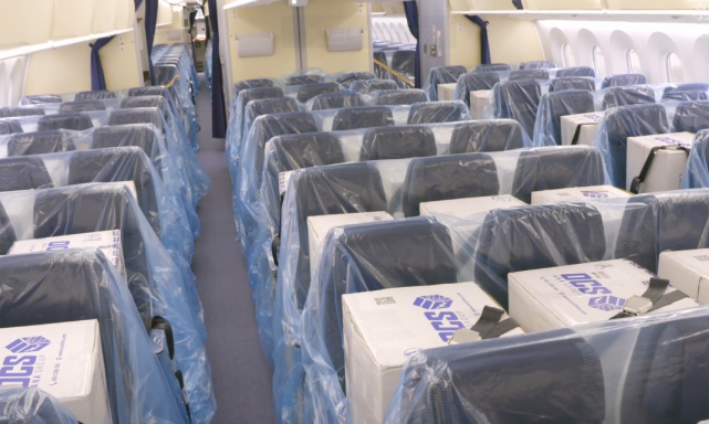 旅客没了 日本航空公司将客机变货机 座位上的 乘客 全是口罩 全日空航空公司 客机 日本 社会 日本航空