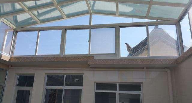 越来越多农村人把露天院子封闭成阳光房农村又一景美观又实用