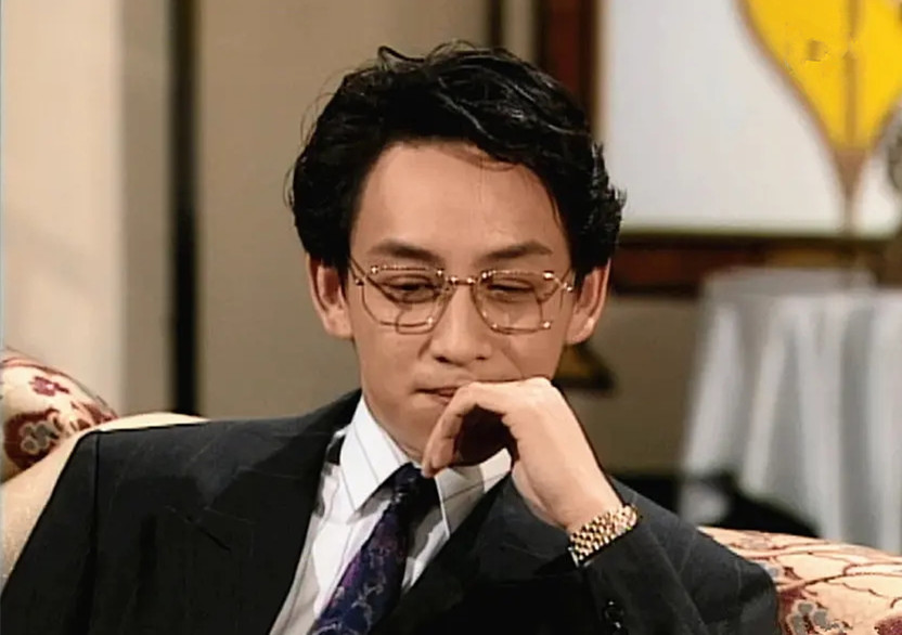 《大时代》丁旺蟹接受专访,戴口罩难掩老态,称另一半要跟他一样