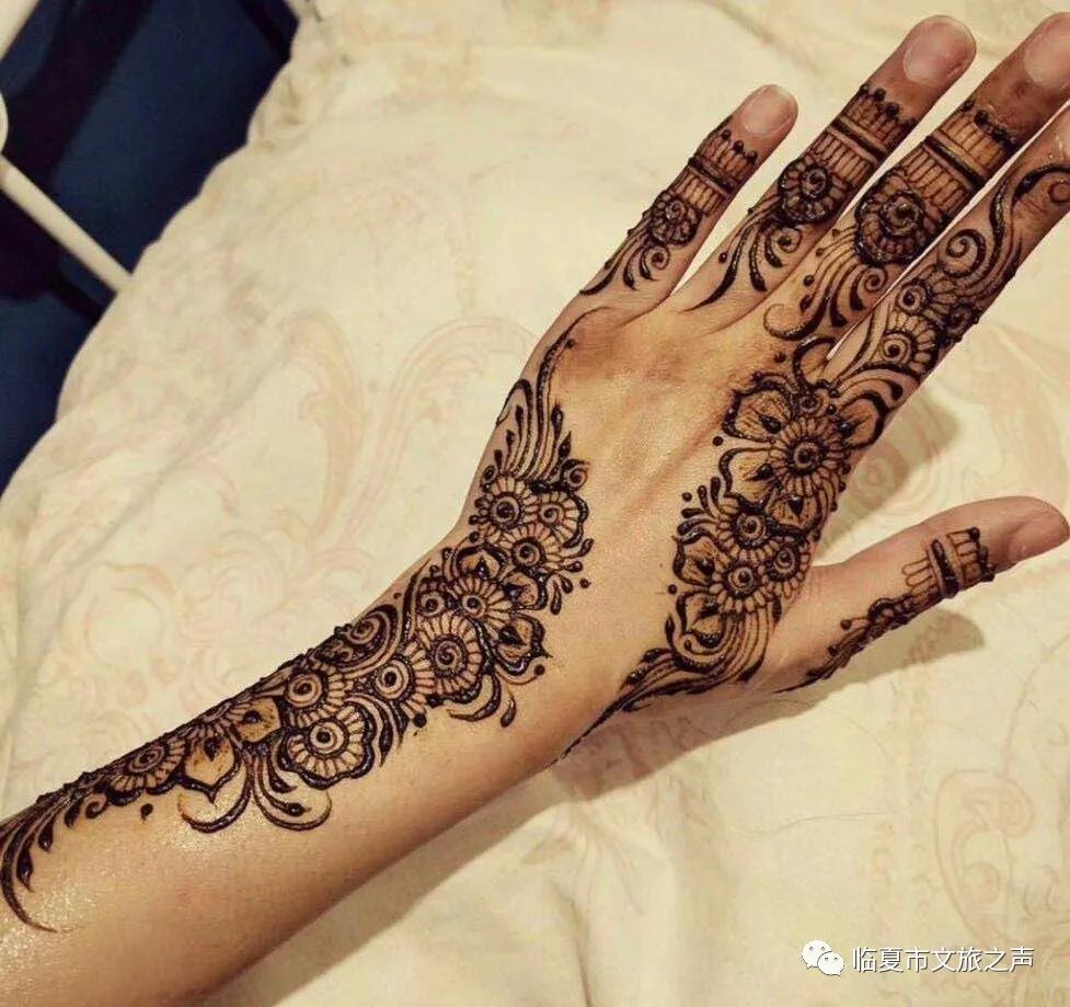 还记得海娜花染指甲的日子吗