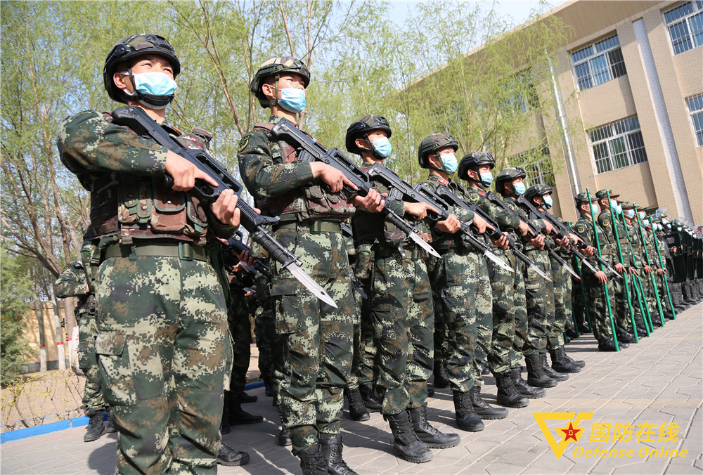 练练练武警小哥哥用实力诠释什么叫优秀