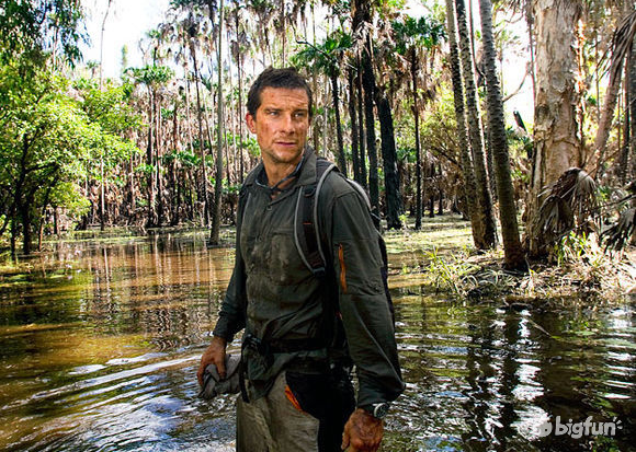 说起荒野生存者,大家一定会想起这两位狠人——德爷(ed stafford)和