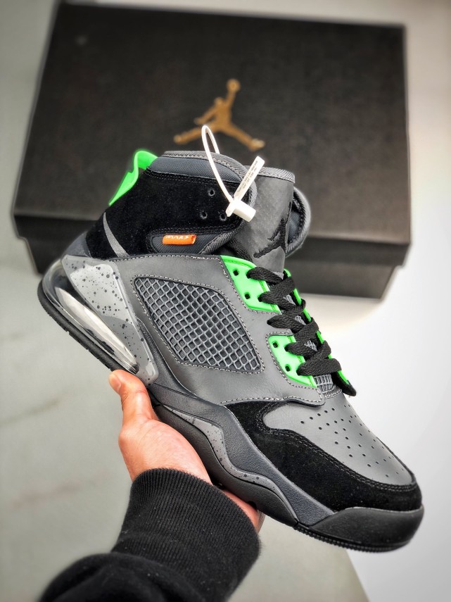 jordan mars 270是由nike打造的一款以aj的1代,4代,5代和6代四种杂交