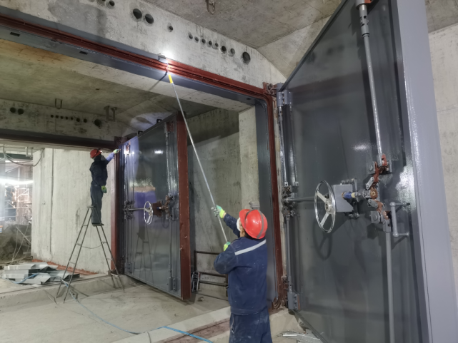 云～白区间人防门现场拼装挂扇兴筑西路站3号风道人防门配件安装来源