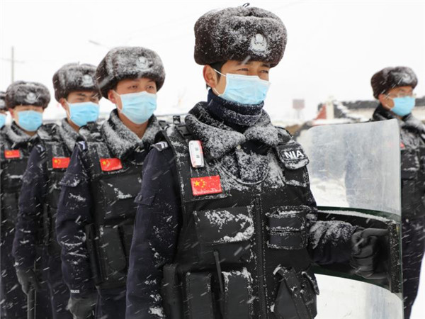 坚守雪域傲立雪海云天高原移民管理警察的边疆雪缘