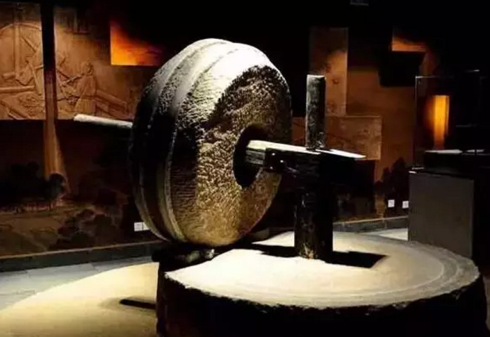 《墨子·公输》记载:"公输盘为楚造云梯之械,成,将以攻宋".