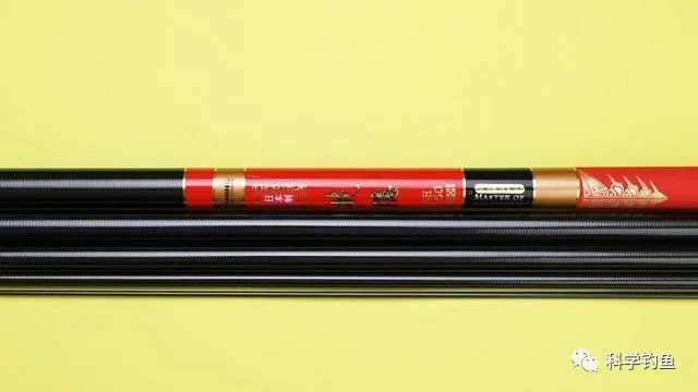 涂装风格很统一,无论是以前我们测试过的猛将的夺魁善战还是这款龙隐