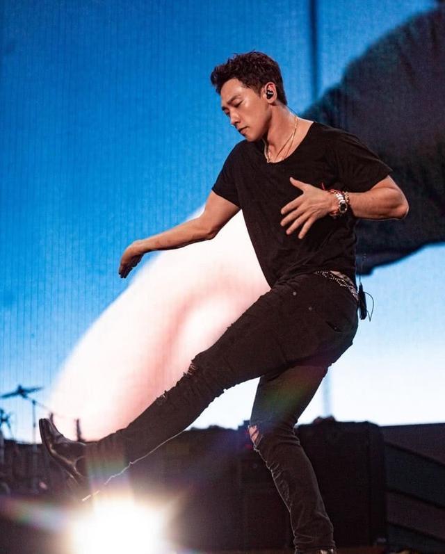 rain之所以18年来始终保持年轻的状态,与他跳舞,健身分不开关系,也正