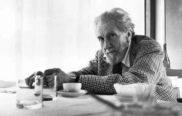埃兹拉·庞德(ezra pound)著名的美国意象派诗人庞德曾经说过:"文学从