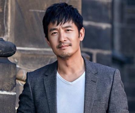 自卑的郭晓东:赵薇同班同学,一包方便面吃三天,被白富美倒追