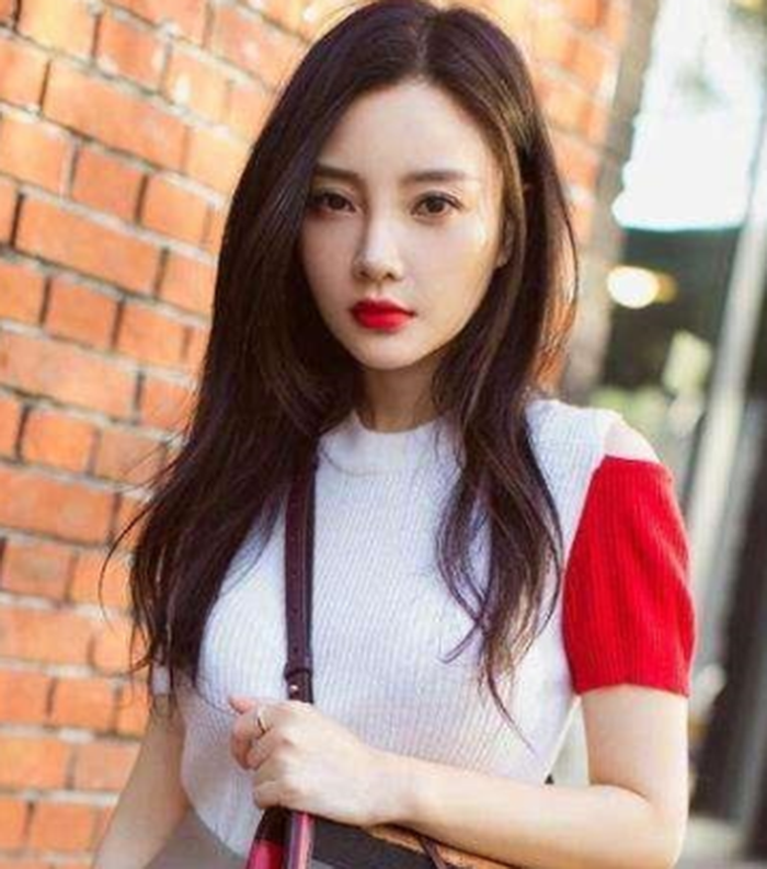 李小璐|李小璐和女儿互动，甜馨出镜太可爱，可肤色怎么黑成这样？