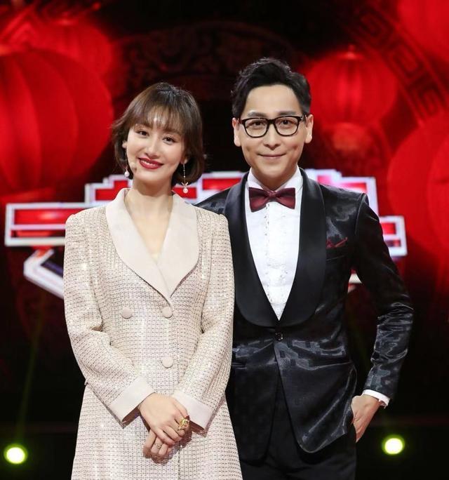 江苏台李好遭老婆怒斥承诺买包又反悔连主持人彭宇都嫌他抠门