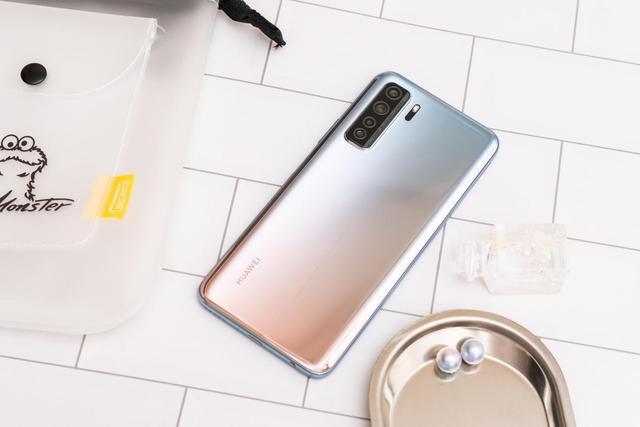 5g手机中的颜值担当华为nova7se银月星辉版图赏