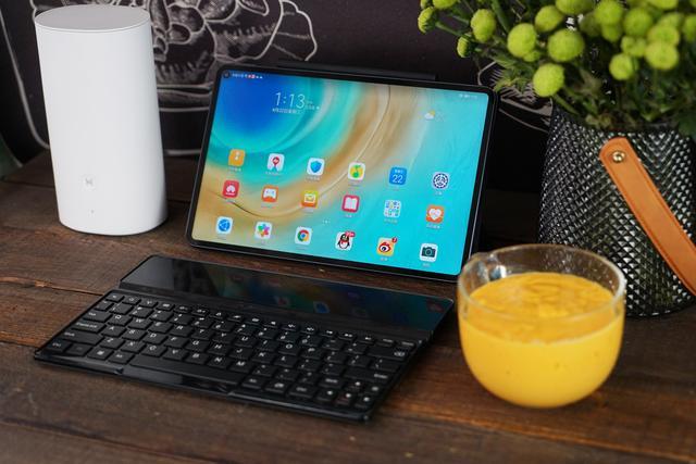 美极了极简亮白实用无花哨华为路由q2s真机图赏