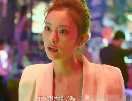 大人物罗倩被打完针晕倒在地时谁注意到她鞋子上的那个东西穿帮了