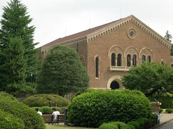 有很多就业又好入试难度也相对没有那么高的学校,比如南山大学,芝浦