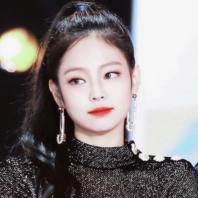 高马尾的金智妮气场满满!这样可甜可盐的妮妮谁不爱呢?_腾讯网