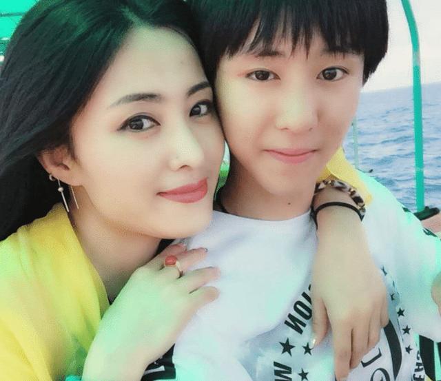 19岁裸嫁赵本山徒弟出演每部赵家班电视剧历时19年却火不起来