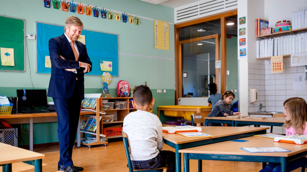 荷兰小学统统5月11日开学