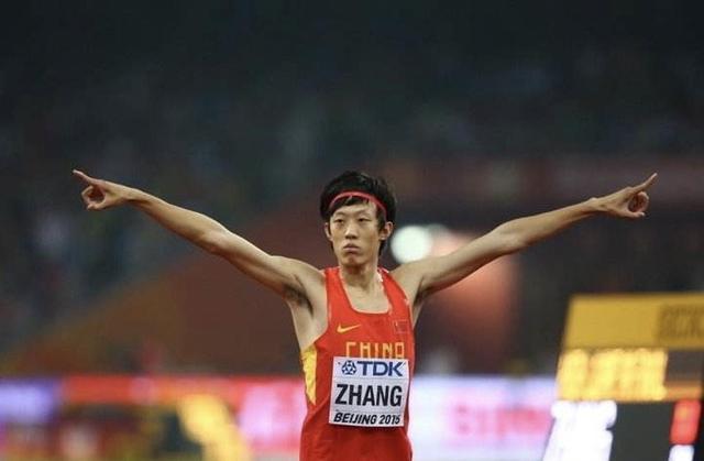 全网第一人张国伟用脚扣篮获12万点赞网友戏称乔丹也做不到