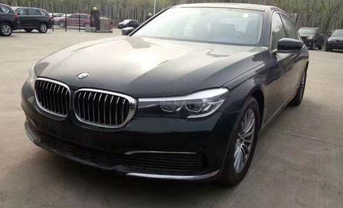 84万全款拿下宝马740li全车炭黑色提车时全员毕恭毕敬