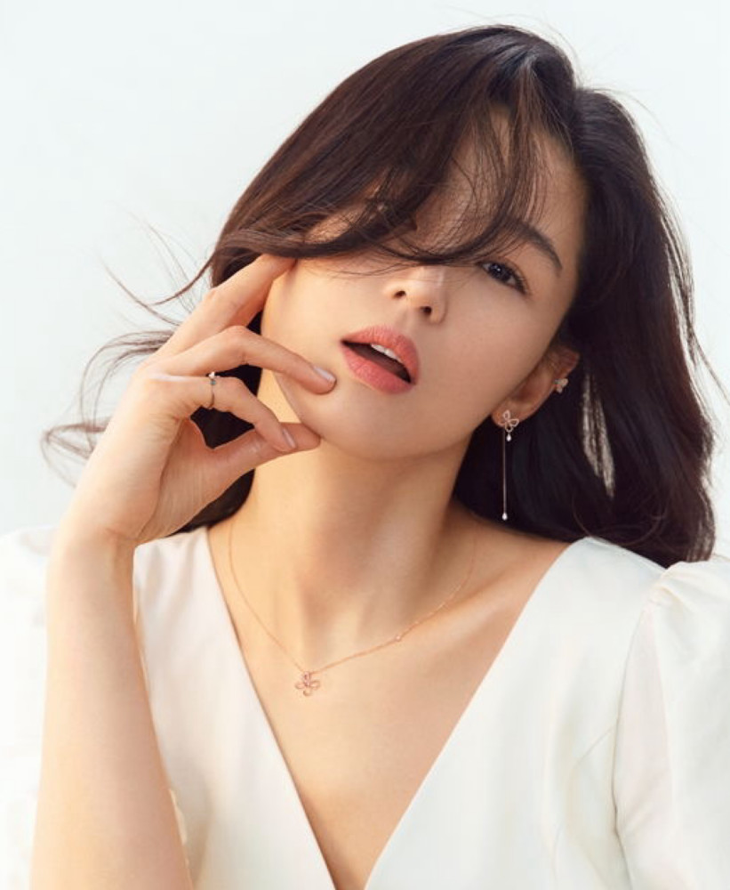 南韩最美全智贤美照更新法式慵懒卷发造型简直人间尤物