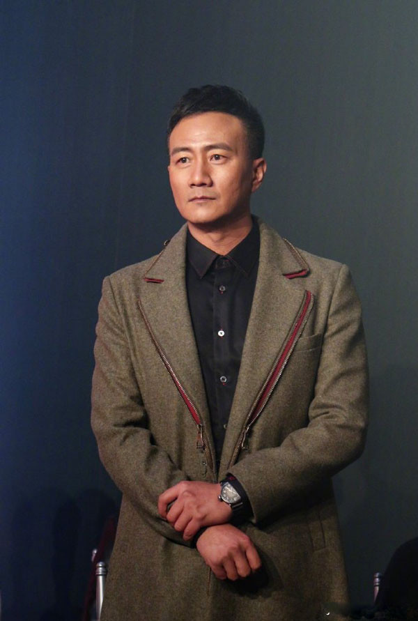 52岁胡军剧中是内鬼,结局被剧透,敬业同时又顾家