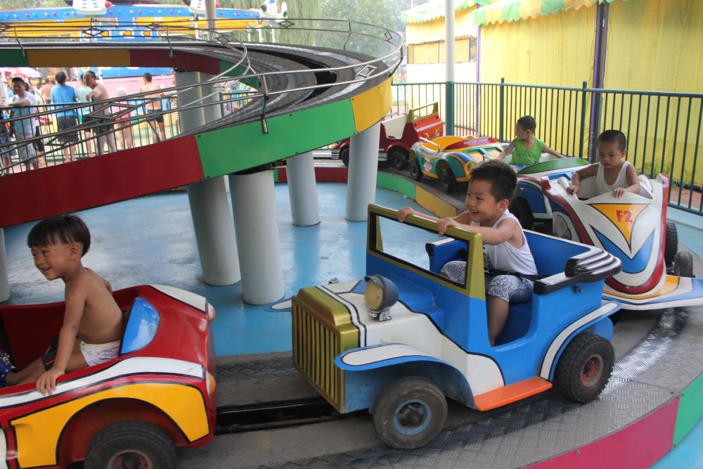 游乐场里的迷你穿梭