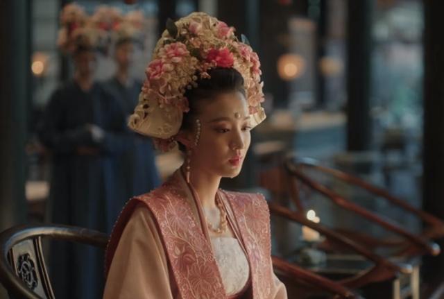 《清平乐》张贵妃奇葩发饰撞型刘亦菲,演员本人也吐槽不断