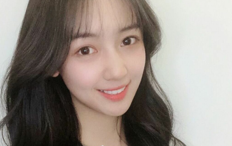 小g娜吃瓜发微博,网友让她去给秦牛正威投票,看完