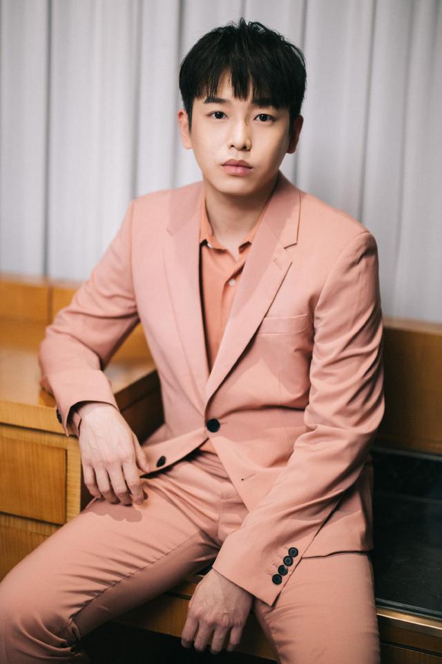 "猛男色"西装太温柔,果然颜值高任性