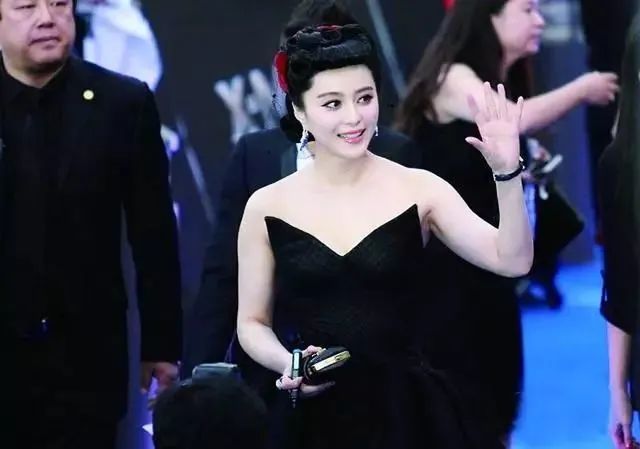 红毯女王范冰冰一直以来有个称号叫"范小胖",体重也常年在120斤上下
