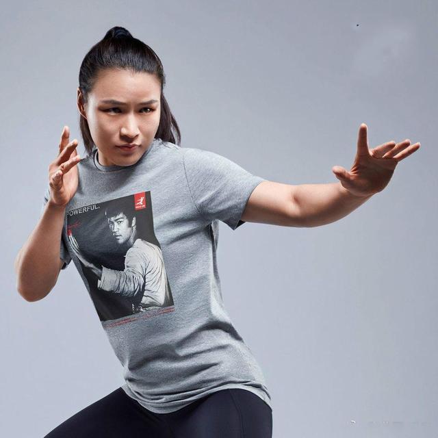 张伟丽到底有多能打?业内人士:能秒杀身高1米8体重75公斤的壮汉