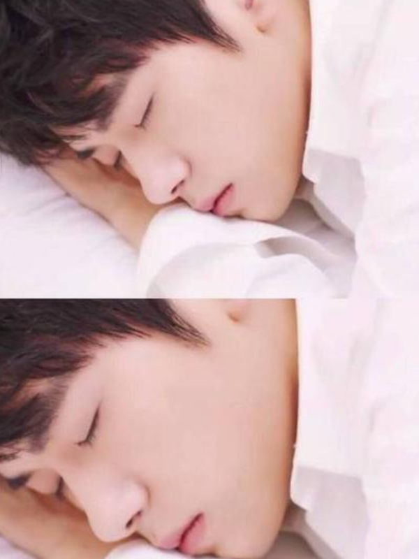 觉得王俊凯的睡颜比较搞笑,真的像王源和易烊千玺说的一样张着口睡觉