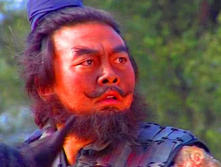 张飞让铁匠打造一把武器上面刻有三个字诸葛亮看后笑而不语