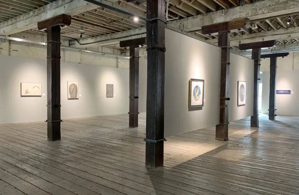 近期展讯可以通过公众号"八号桥艺术空间"了解