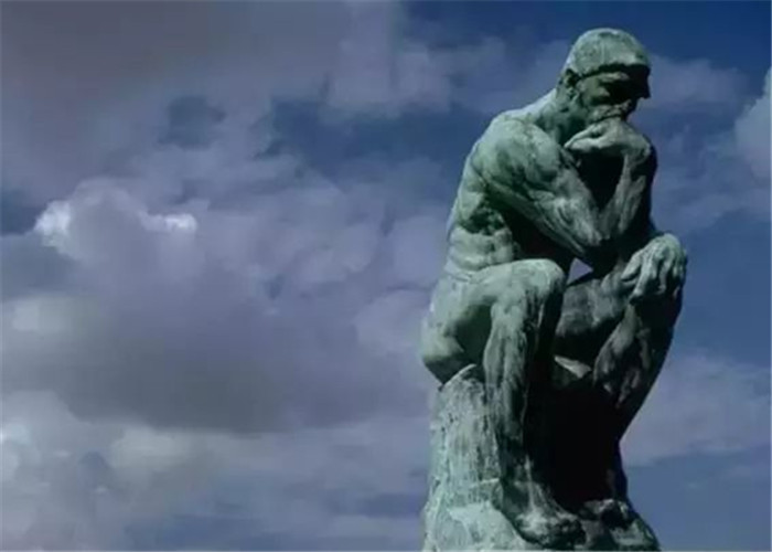 请问法国世界著名雕像沉思者是用手握拳扶着额头还是用手扶着下巴的?