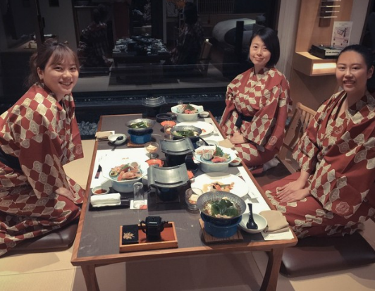 为什么日本女性都喜欢跪坐?这种坐姿更美观?看完恍然大悟!