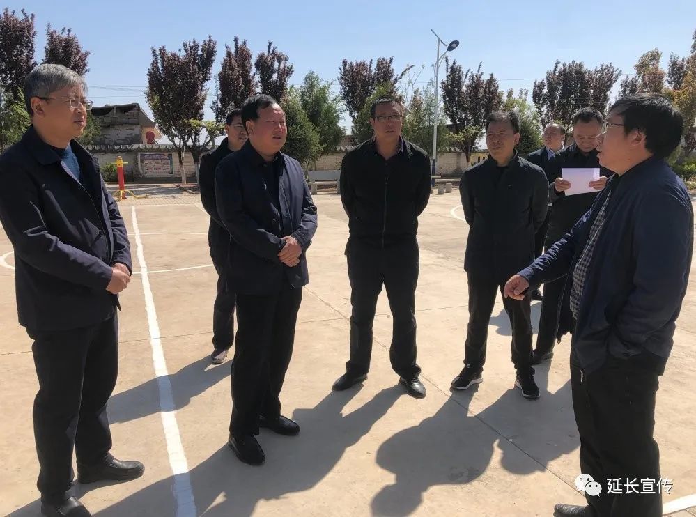 人大常委会副主任闫增奎,副县长陈孝勇一同调研.