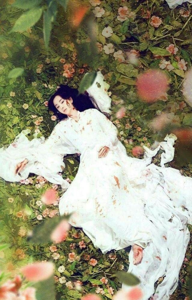 富察皇后坠楼时给秦岚足部很多特写网友好演员连脚趾头都是戏