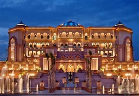 世界上最豪华的八星级酒店用40吨黄金打造皇帝般的待遇