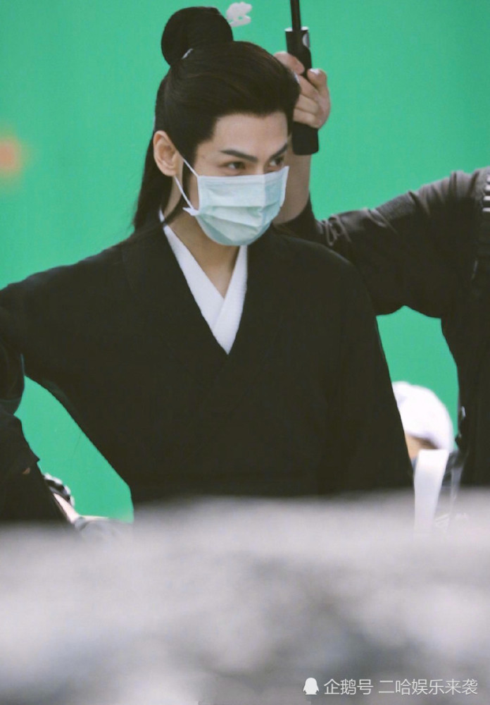 《皓衣行》定妆照来了!罗云熙改走暗黑风格,陈飞宇的眼妆让人意外