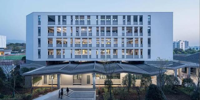 台州三门县新建一所高中,名观澜,学日语.竟跟浙江大学有关!