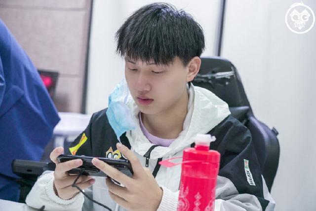 王者荣耀qg夺冠的最大风险就是改变夺冠队打比赛赢面大