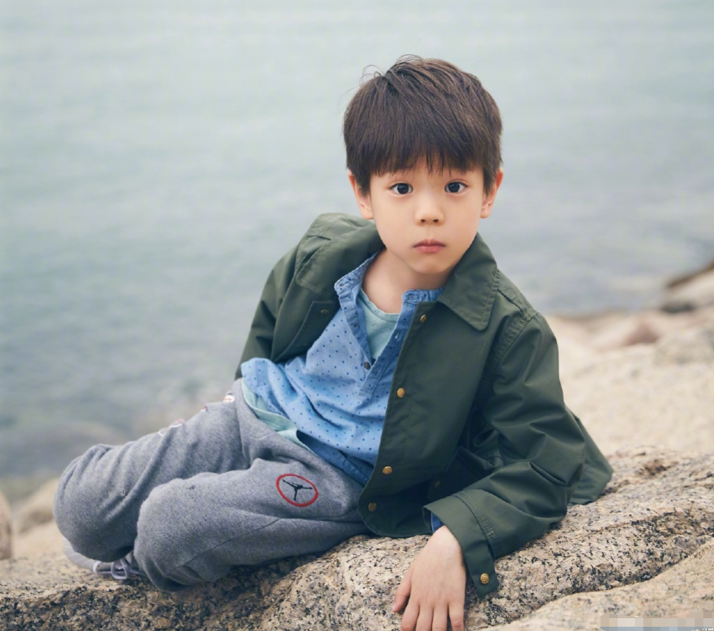 嗯哼被妈妈逼着理发寸头帅到一塌糊涂长得跟杜江如复制粘贴