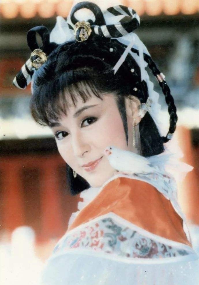 潘迎紫在两部电视剧中扮演太平公主,一个是《一代女皇》,她一人饰演两